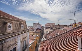Cozy 3 Bedroom Apt In Lively Bairro Alto